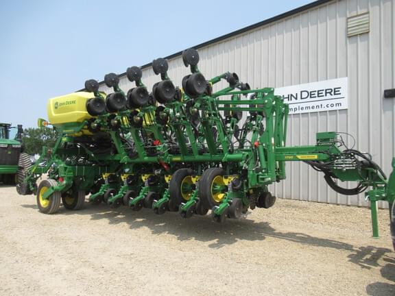 Image of John Deere 1795 equipment image 3