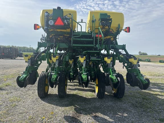 Image of John Deere 1795 equipment image 3