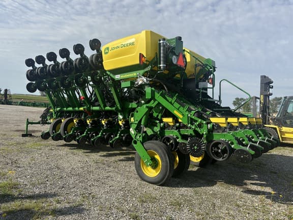 Image of John Deere 1795 equipment image 2