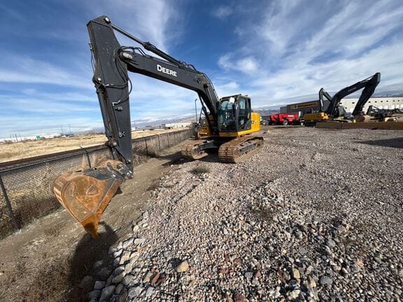2024 John Deere 200G Equipment Image0