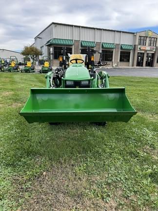 Image of John Deere 2025R equipment image 2