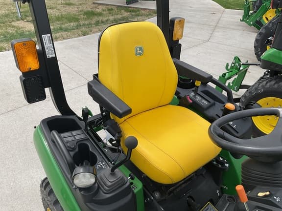 Image of John Deere 2025R equipment image 3