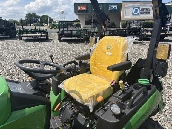 Image of John Deere 2025R equipment image 3