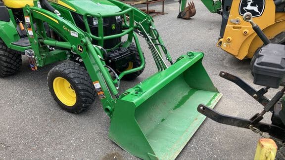 Image of John Deere 2025R equipment image 1