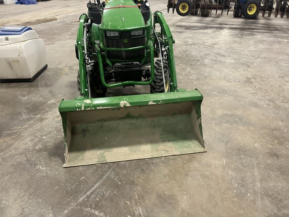 Image of John Deere 2025R equipment image 4