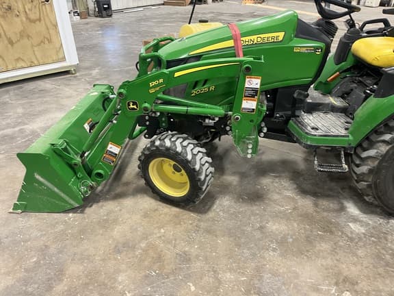 Image of John Deere 2025R equipment image 3