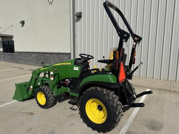 Image of John Deere 2025R equipment image 3