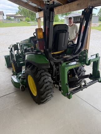 Image of John Deere 2025R equipment image 4