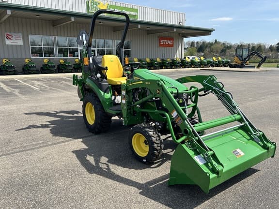 Image of John Deere 2025R equipment image 4