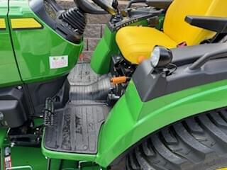 Image of John Deere 2032R equipment image 1