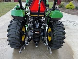 Image of John Deere 2032R equipment image 3