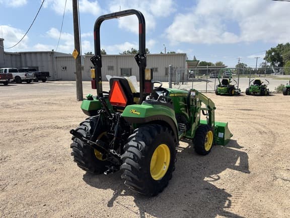 Image of John Deere 2032R equipment image 3
