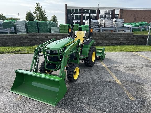 Image of John Deere 2032R equipment image 2