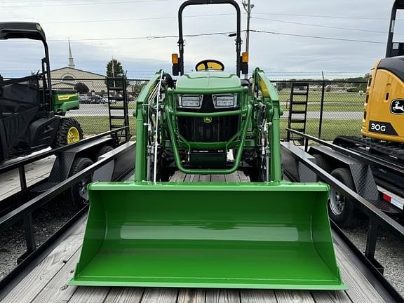 Image of John Deere 2032R equipment image 1