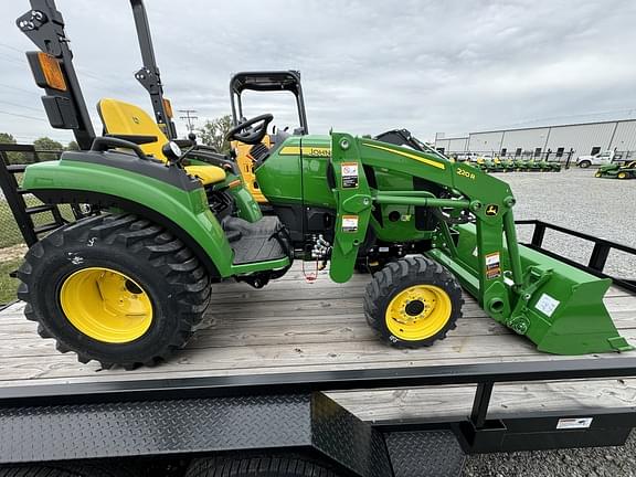 Image of John Deere 2032R equipment image 3