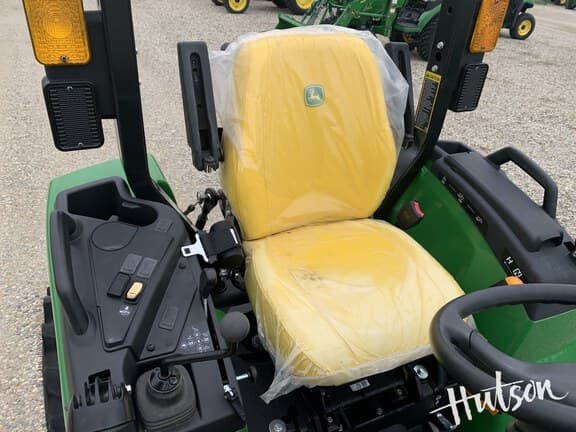 Image of John Deere 2032R equipment image 3