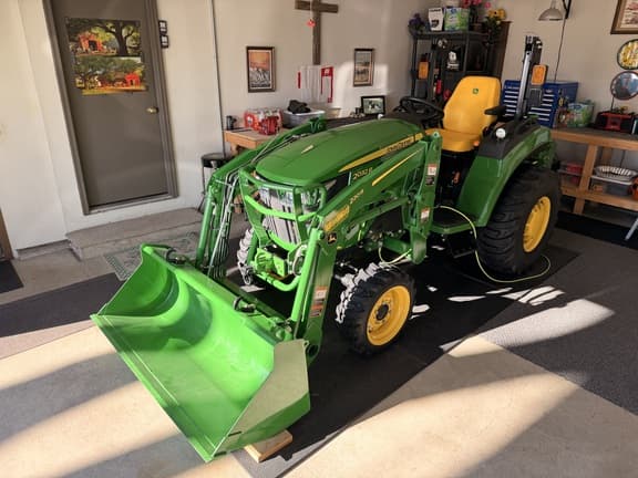 Image of John Deere 2032R Primary image