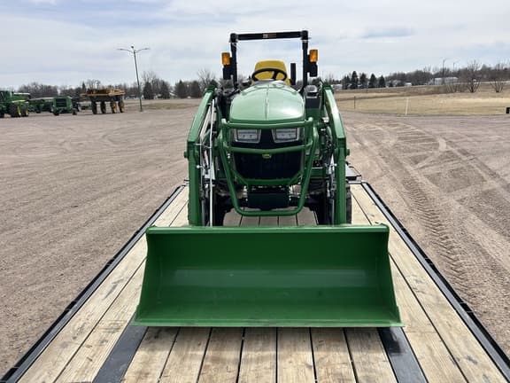 Image of John Deere 2032R equipment image 4