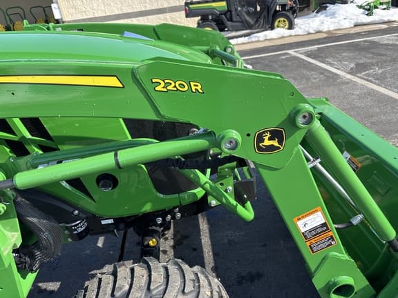Image of John Deere 2032R equipment image 3