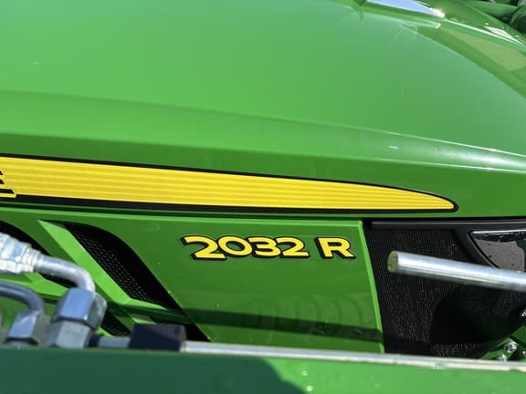 Image of John Deere 2032R equipment image 4