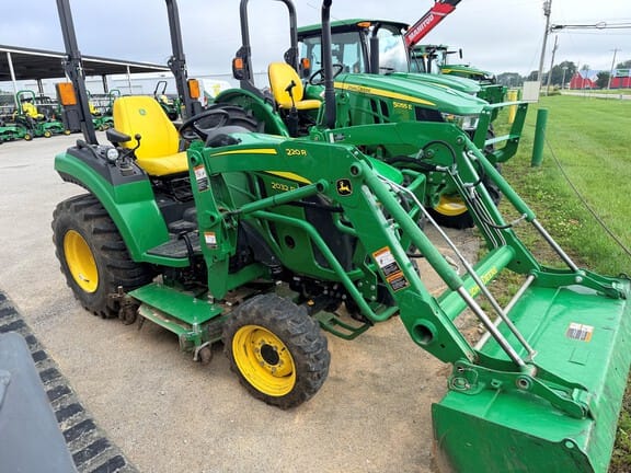 2024 John Deere 2032R Equipment Image0