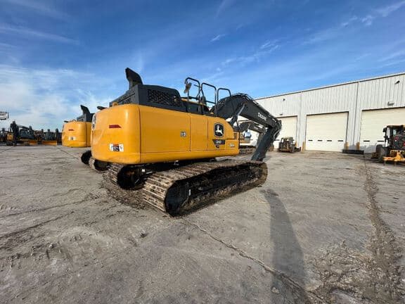 Image of John Deere 210P equipment image 1