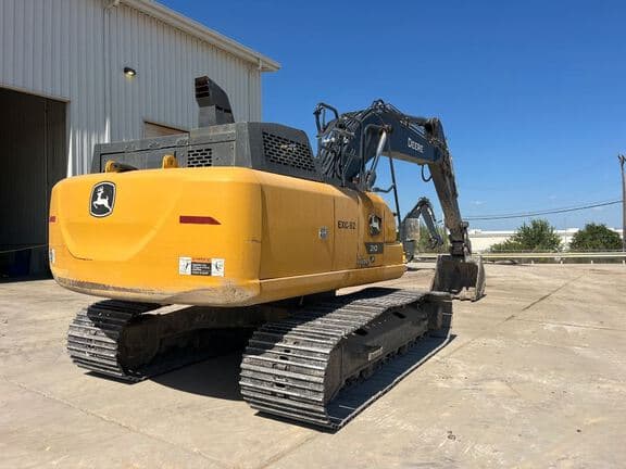 Image of John Deere 210P equipment image 1