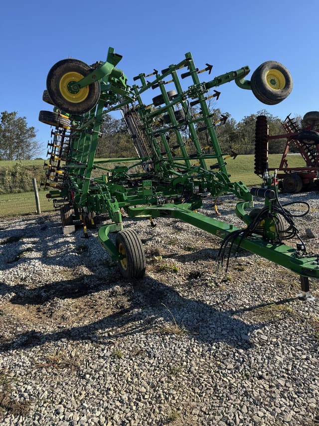 Image of John Deere 2230FH equipment image 2