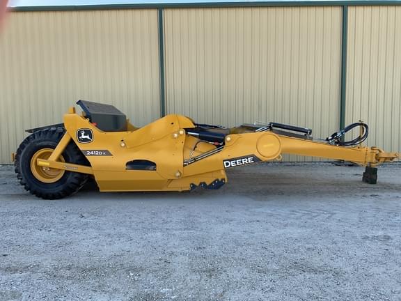 Image of John Deere 2412DE equipment image 4