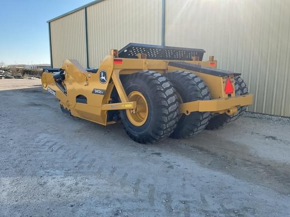 Image of John Deere 2412DE equipment image 3