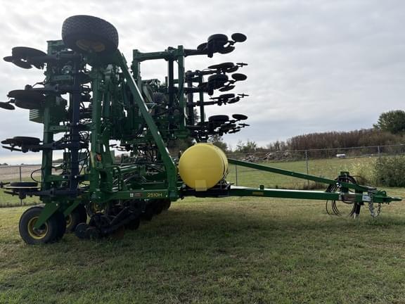 Image of John Deere 2510H equipment image 1