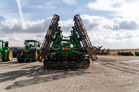 Image of John Deere 2660VT equipment image 4