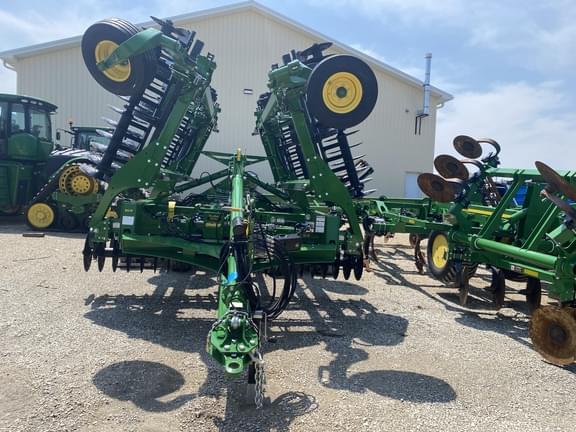 Image of John Deere 2660VT equipment image 2