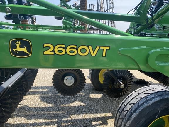 Image of John Deere 2660VT equipment image 4
