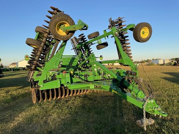 Image of John Deere 2660VT equipment image 1