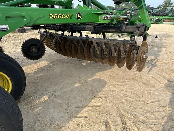 Image of John Deere 2660VT equipment image 4