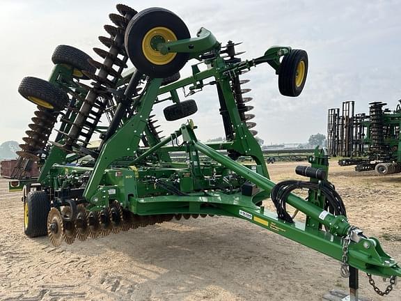 Image of John Deere 2660VT equipment image 1