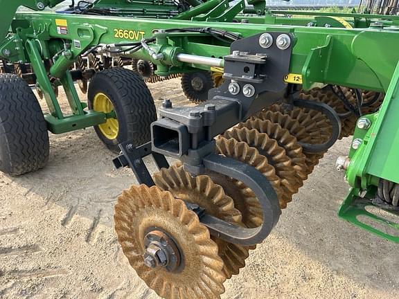 Image of John Deere 2660VT equipment image 3