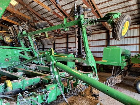 Image of John Deere 2660VT equipment image 3