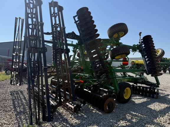 Image of John Deere 2660VT equipment image 3