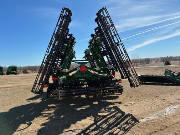 Image of John Deere 2660VT equipment image 3