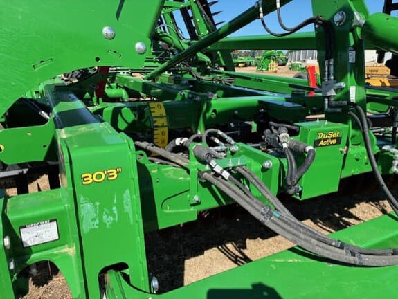 Image of John Deere 2660VT equipment image 4