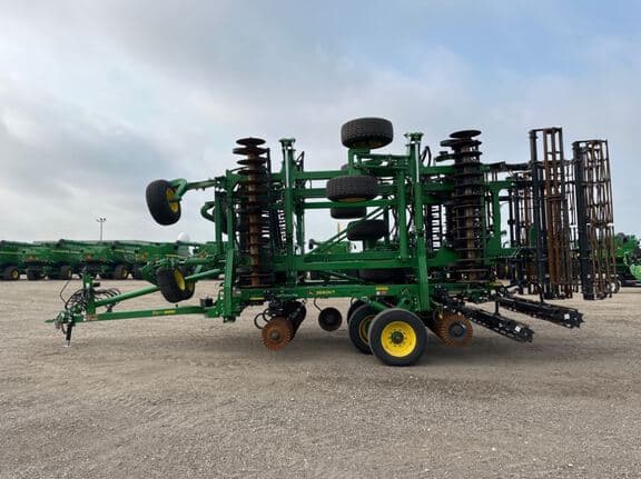 Image of John Deere 2660VT equipment image 1