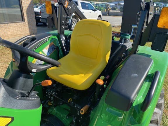 Image of John Deere 3025D equipment image 4