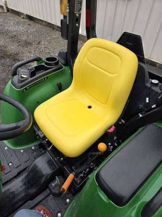 Image of John Deere 3025E equipment image 4