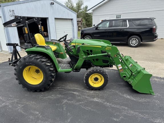 Image of John Deere 3025E equipment image 4