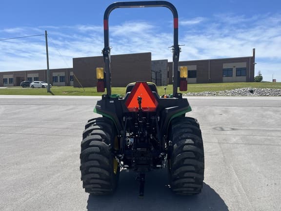 Image of John Deere 3025E equipment image 2