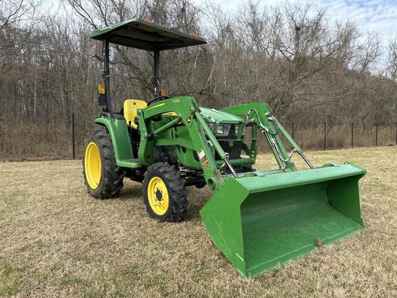 Image of John Deere 3032E equipment image 4