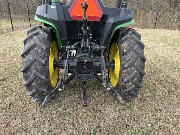 Image of John Deere 3032E equipment image 2