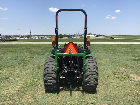Image of John Deere 3032E equipment image 4